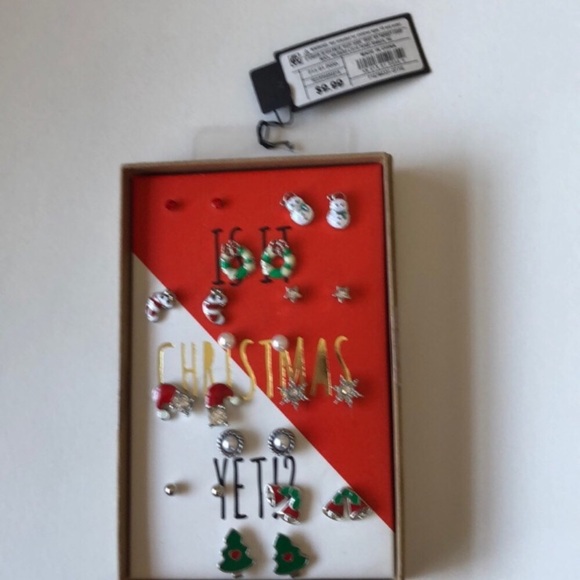 Christmas 🎄 earrings - Picture 2 of 3